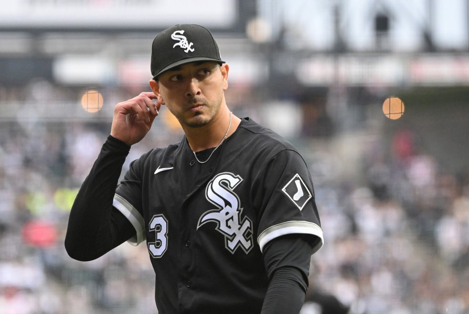 Tim Anderson homered and drove in three runs in the rain tonight. Eloy  Jiménez and Luis Robert also connected.