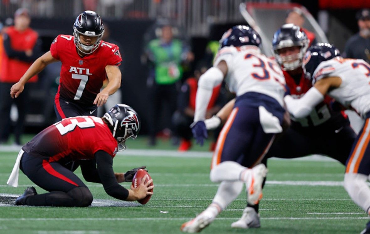 Koo's late 53-yard FG lifts Falcons past Fields, Bears 27-24