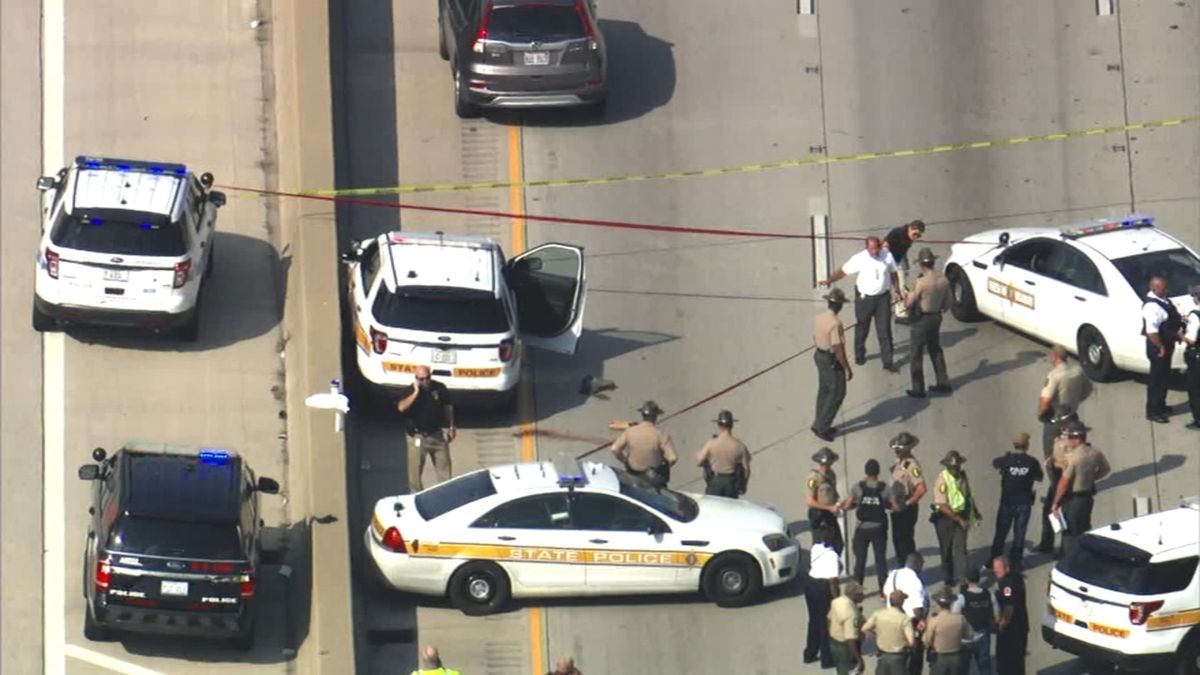 Trooper dies after being found shot on Chicago expressway