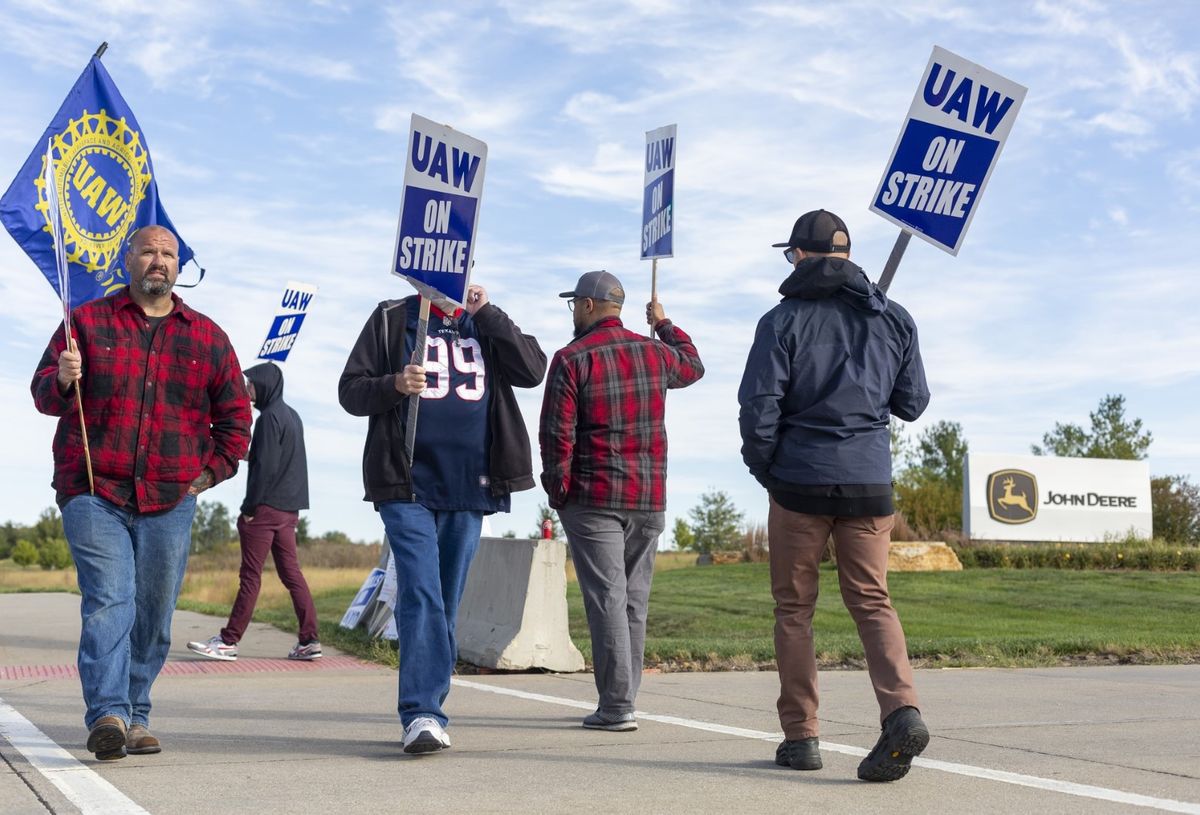 Uaw Member Hit Killed By Car Near John Deere Picket Line 9750