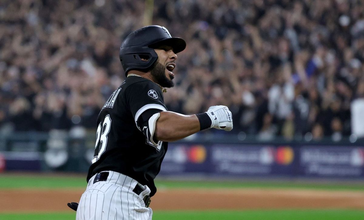 García, Grandal shine as White Sox beat Astros 12-6 in ALDS