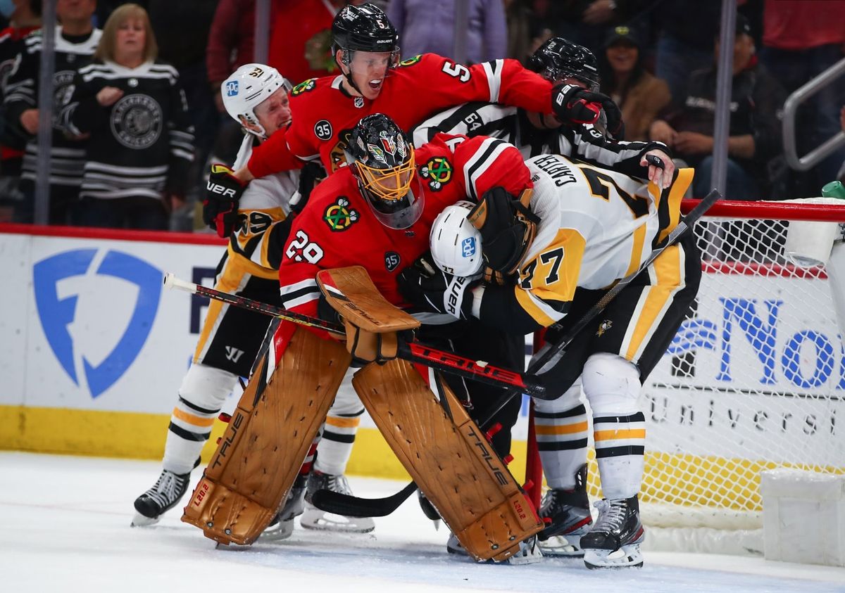 Blackhawks win again under King, beat Penguins 3-2