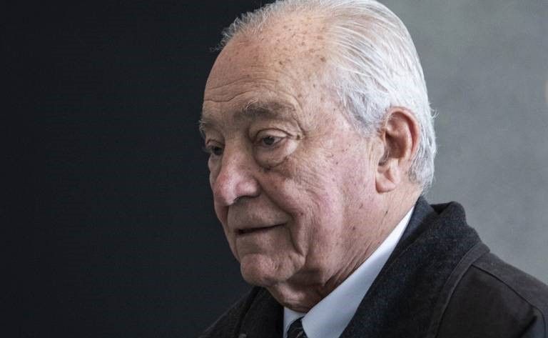 83-year-old ex-Chicago alderman Eddie Vrdolyak ordered to begin serving tax evasion prison sentence