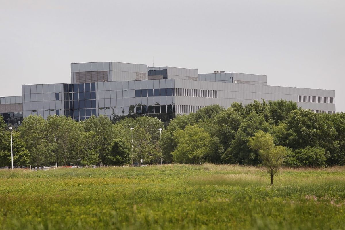 Sears to sell its suburban Chicago corporate headquarters