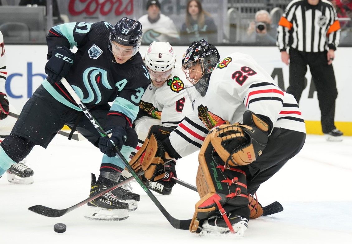 Blackhawks fall to Kraken in shootout despite big effort from Fleury