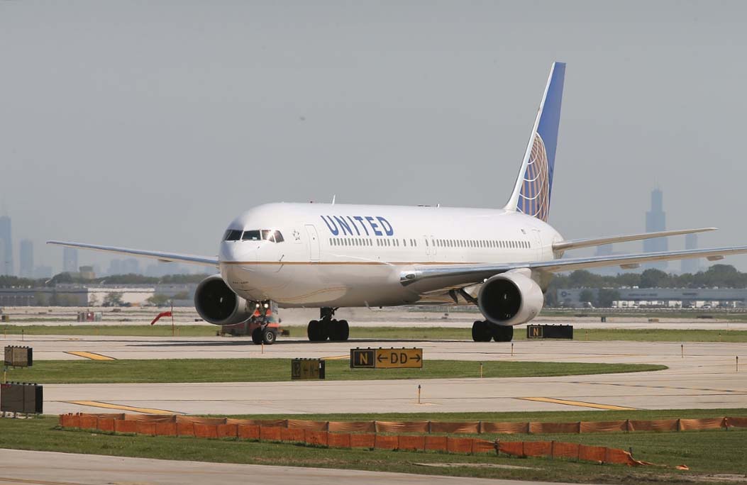 United posts $646 million loss, omicron casts shadow over 1Q