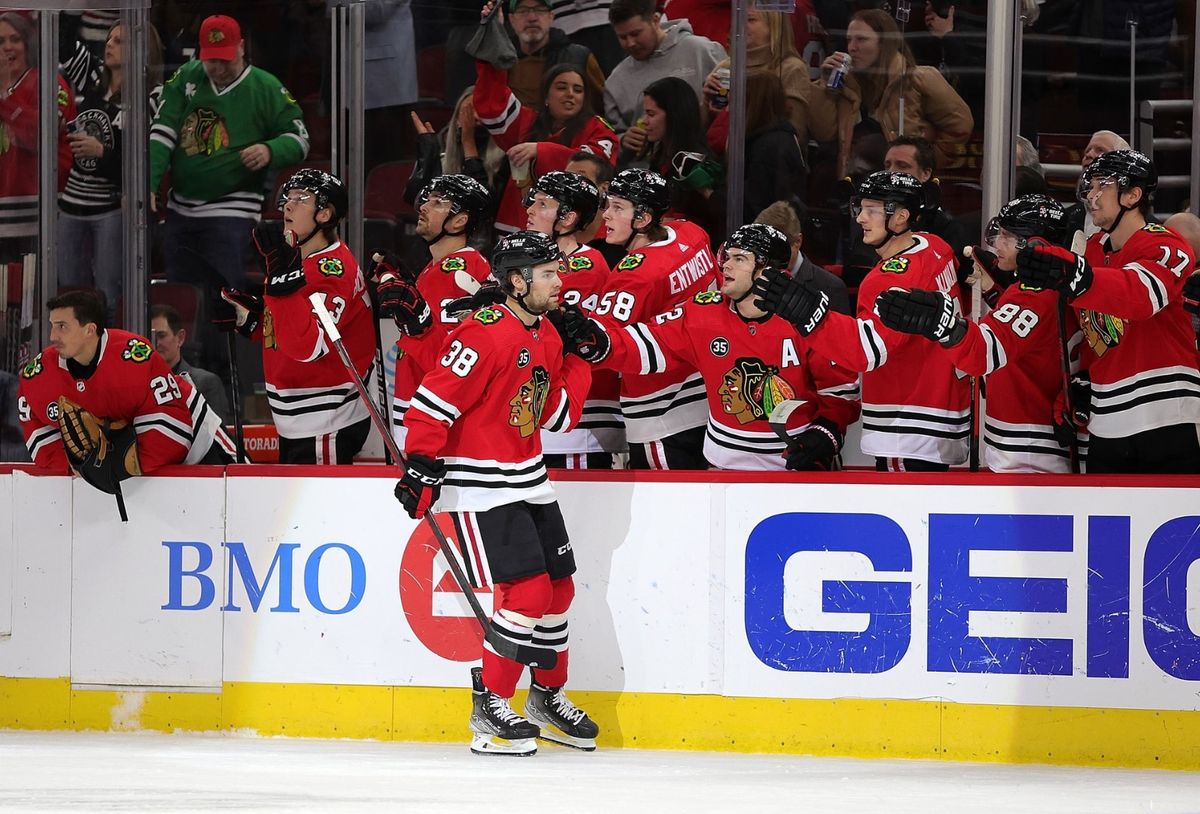 Hagel gets first hat trick as Blackhawks beat Devils 8-5