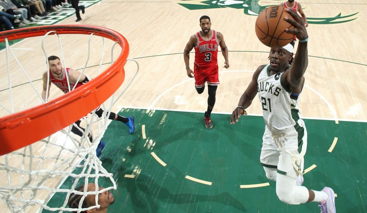 Bucks roll Bulls 126-98 in Antetokounmpo's return