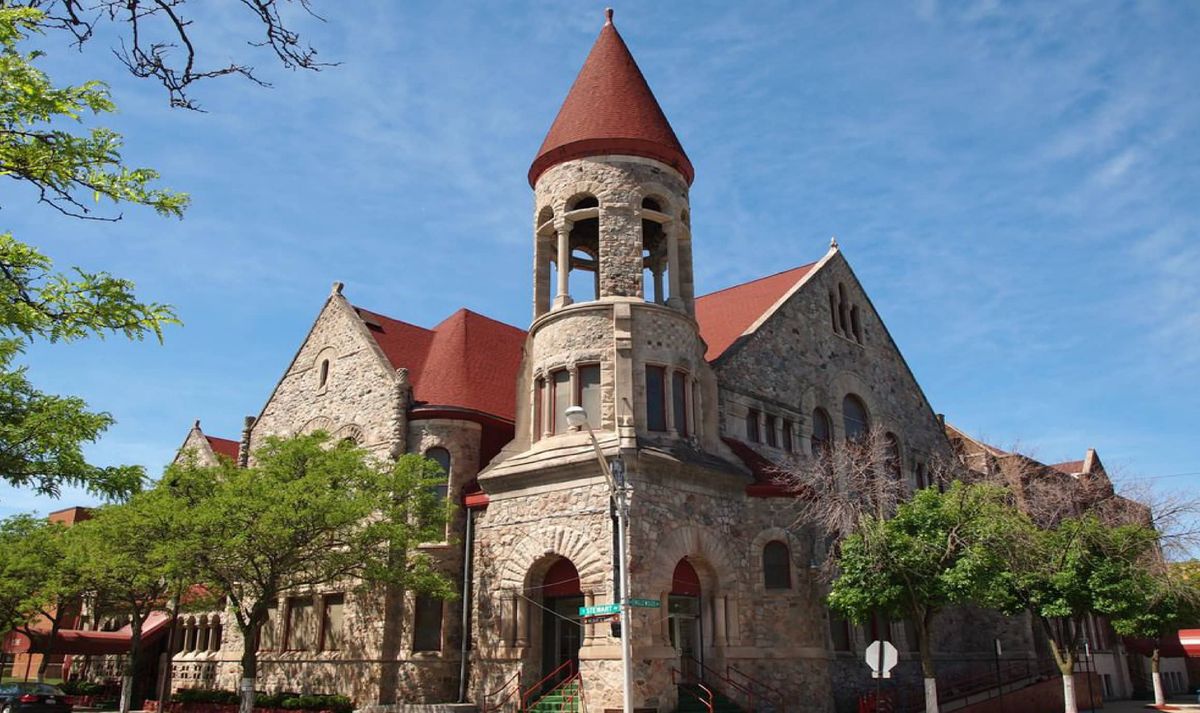 Fire roars through church on Chicago's South Side