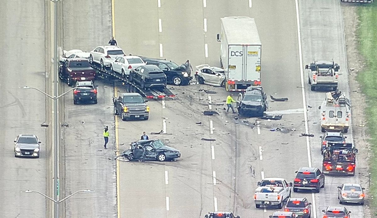 Tri-State Tollway pileup kills 1, hurts 7 others