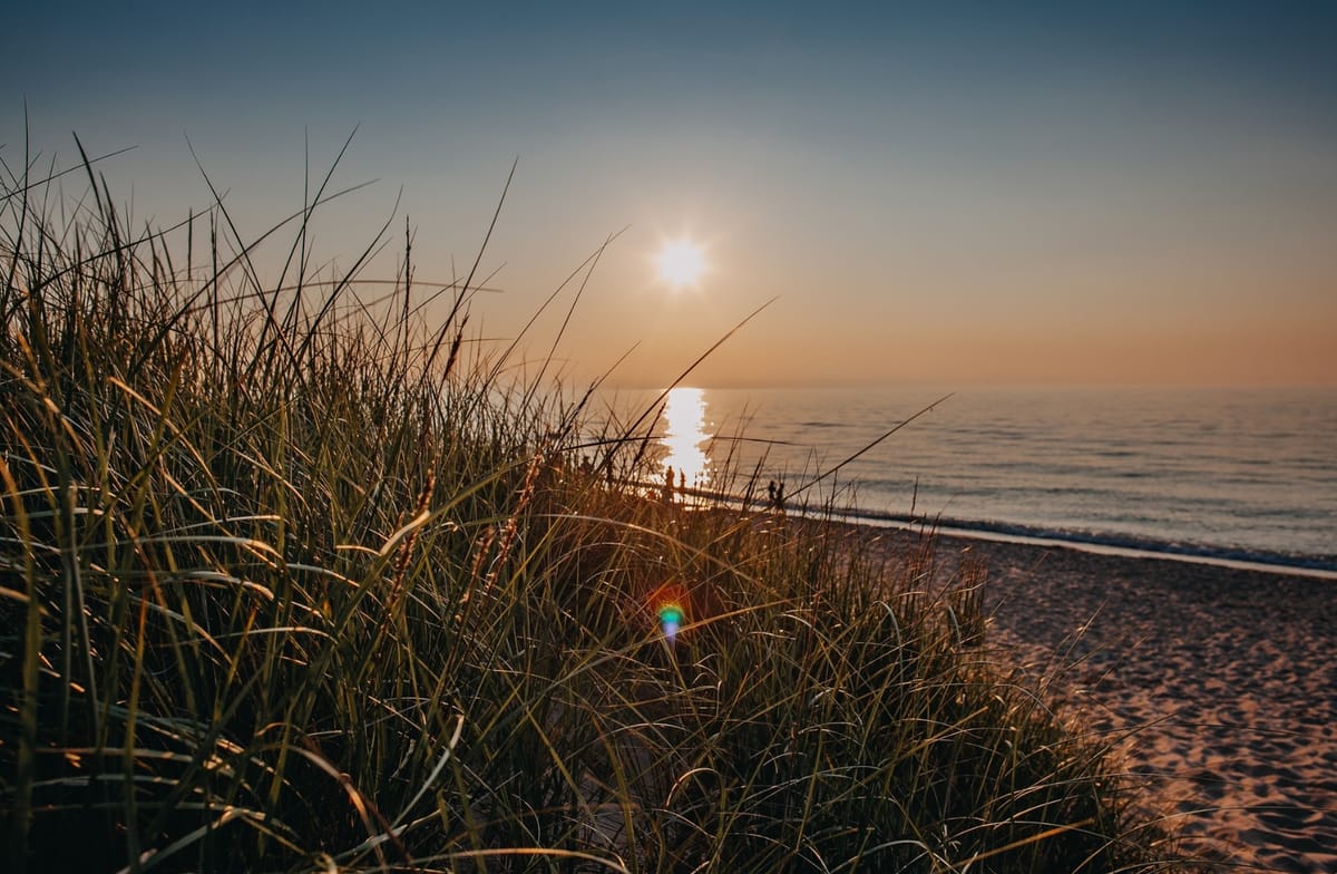 Two girls pulled from Lake Michigan at Gary beach, 1 dies