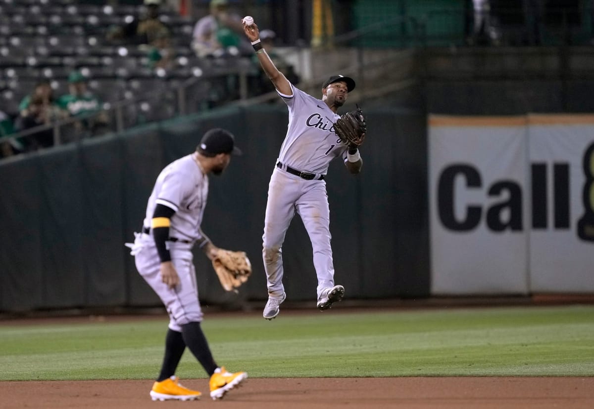 Andrus' 2-run double caps 5-run 9th, White Sox beat A's 5-3