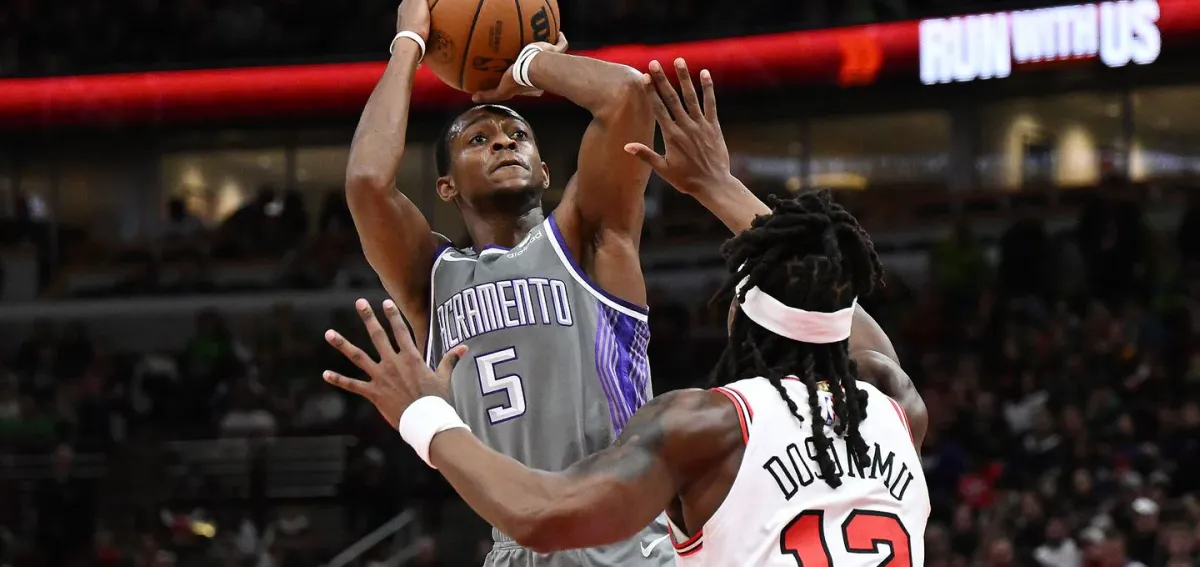 De’Aaron Fox hits 3 at buzzer, Kings beat Bulls 117-114