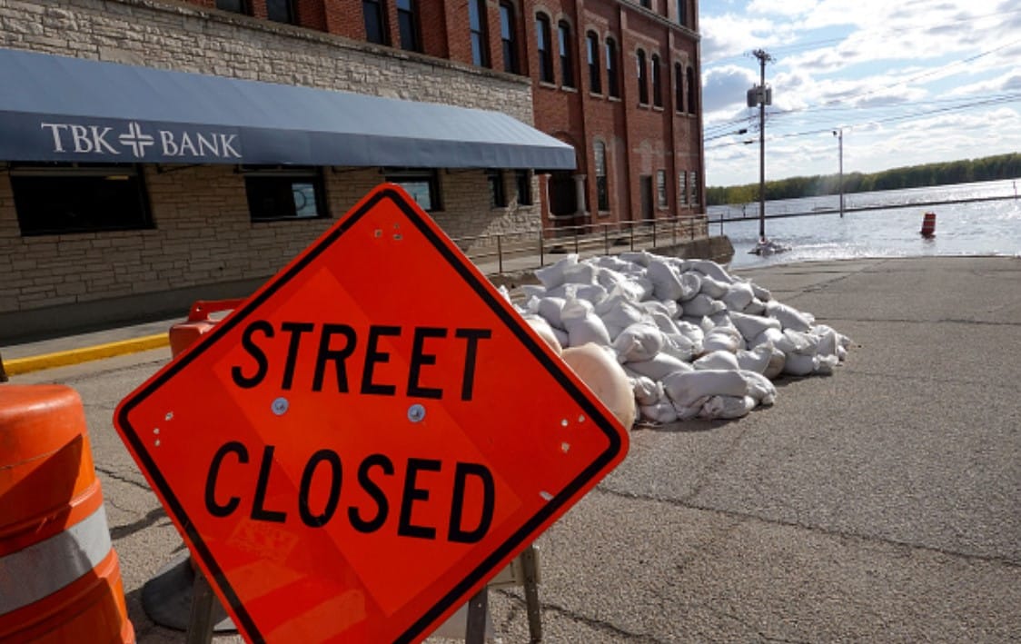 Mississippi River crests at Davenport, testing barriers