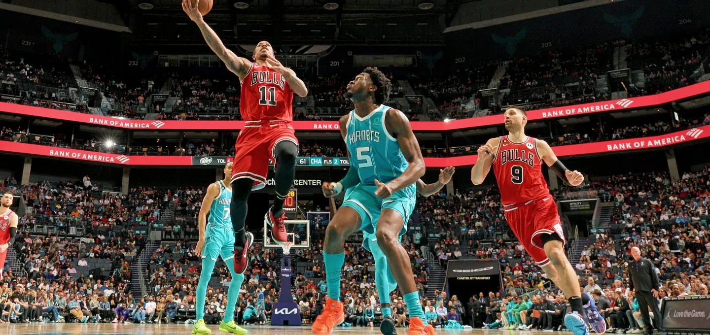 LaVine scores 36 points, Bulls beat Rockets