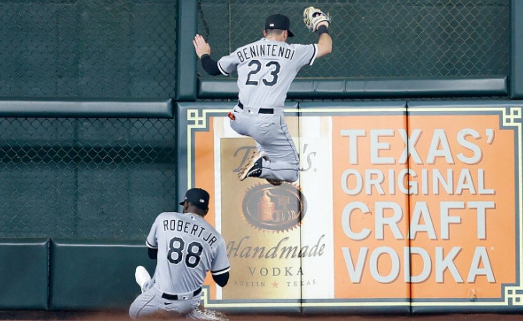 Alvarez's bases-clearing double sends Astros past White Sox