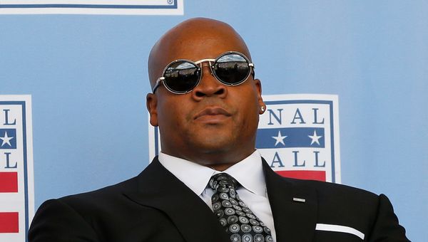 Frank Thomas heads group that buys Field of Dreams site