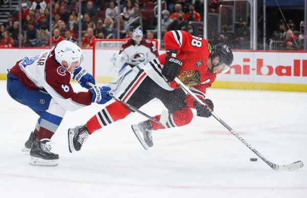 Avs beat Blackhawks for 9th straight win