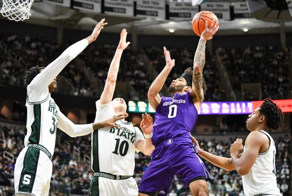 Northwestern holds on to beat #10 Michigan State 64-62