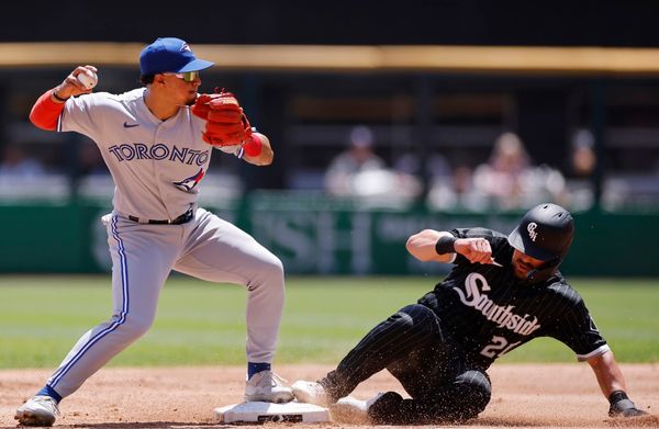 Bichette slam, Kirk HR as Blue Jays beat Chisox, avoid sweep