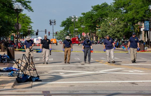 7 dead, 30 hurt in shooting at Highland Park July 4 parade