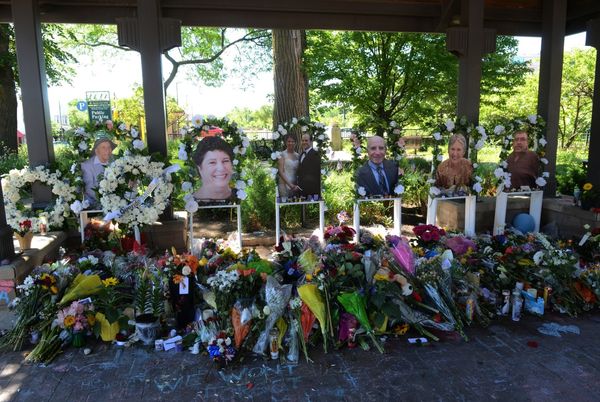 Week after parade shooting, Highland Park holds a moment of silence