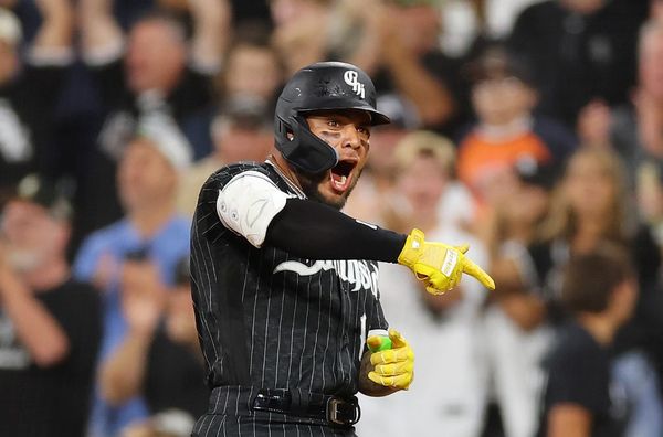 Moncada hits winning single in 8th again, White Sox beat Astros