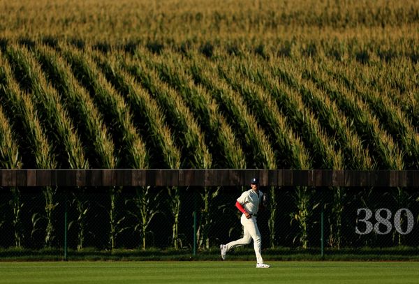 Smyly stars as Cubs beat Reds in 2nd 'Field of Dreams' game