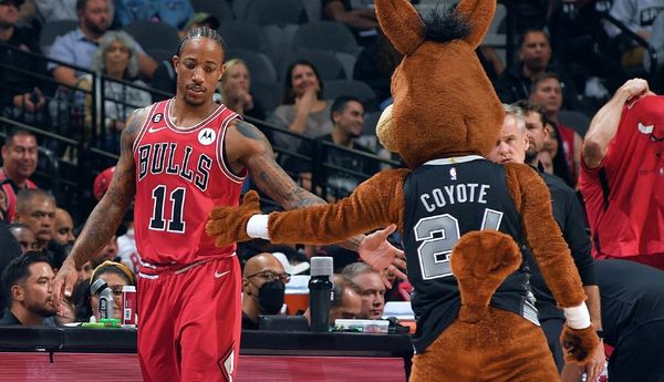 DeRozan reaches 20,000 points but Spurs beat Bulls 129-124