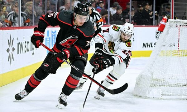 Raanta, Hurricanes beat Blackhawks 3-0 for 9th straight win