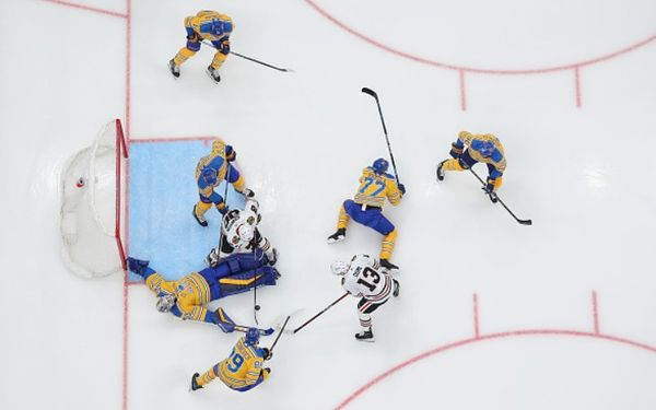 Rosen, Binnington spark Blues to 3-1 win over Blackhawks