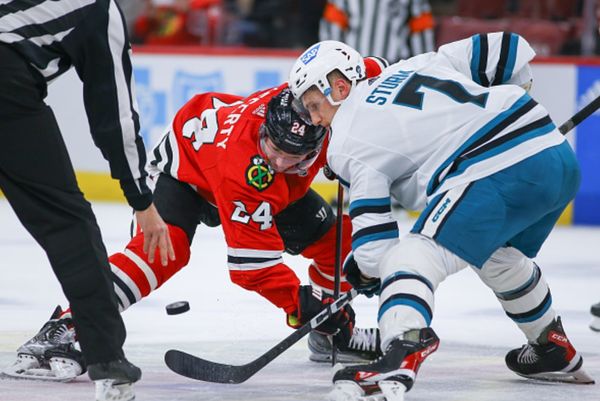 Karlsson gets franchise record as Sharks beat Blackhawks 5-2