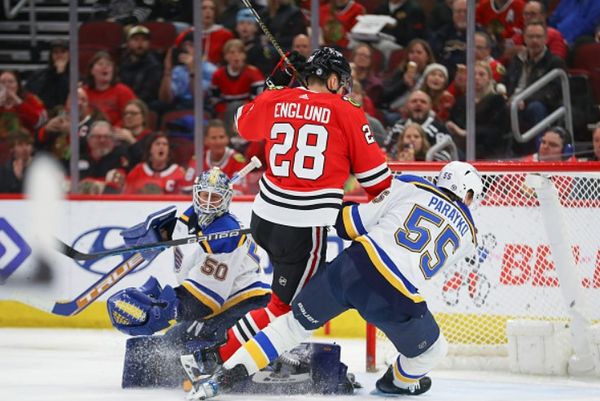 Blues win 5-3 to hand Blackhawks 7th straight defeat