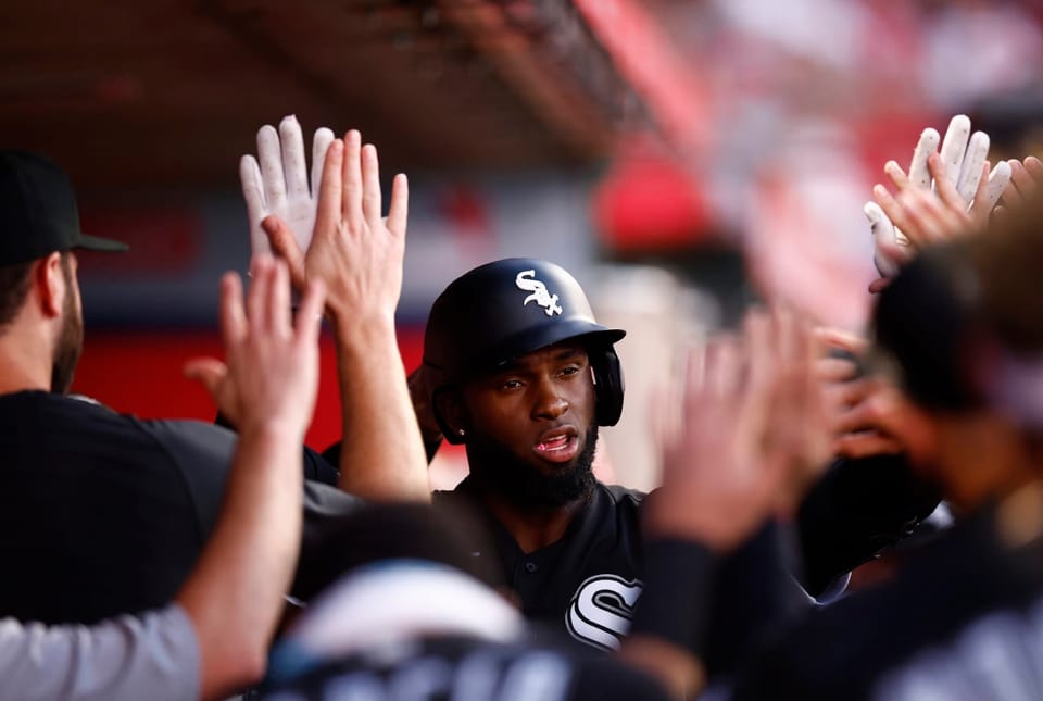Robert leads 17-hit White Sox attack in 11-4 win over Angels