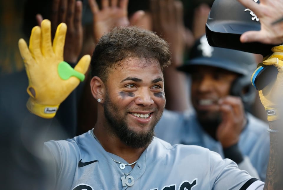Moncada 5 for 6 with 2 HR, White Sox blast A’s 14-2