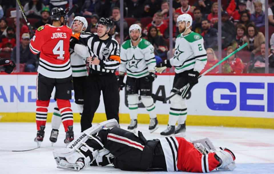 Stars get goals from 4 players, beat skidding Blackhawks 4-1